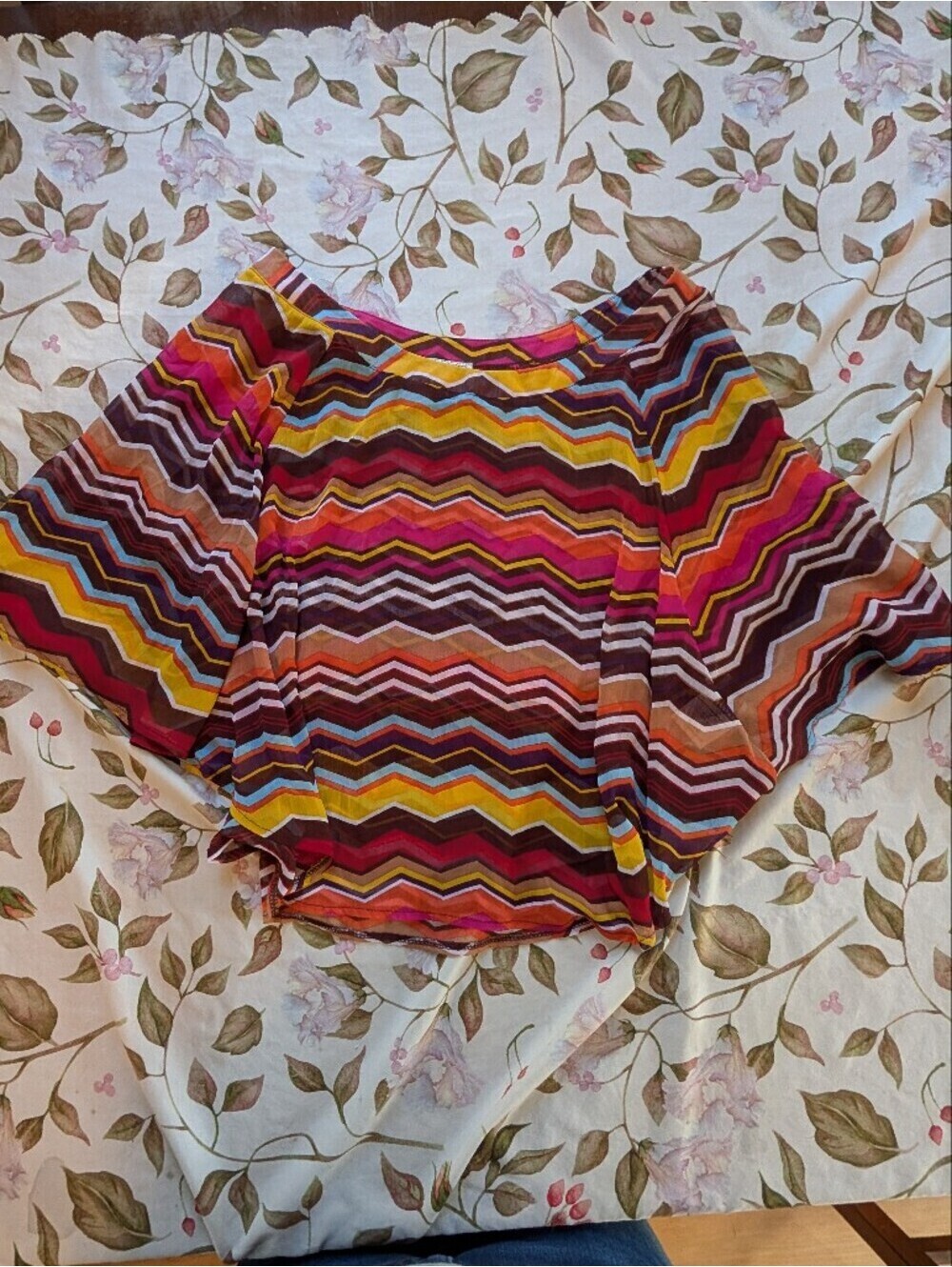 Women’s Zigzag Multi-Color Sheer Tunic Size L